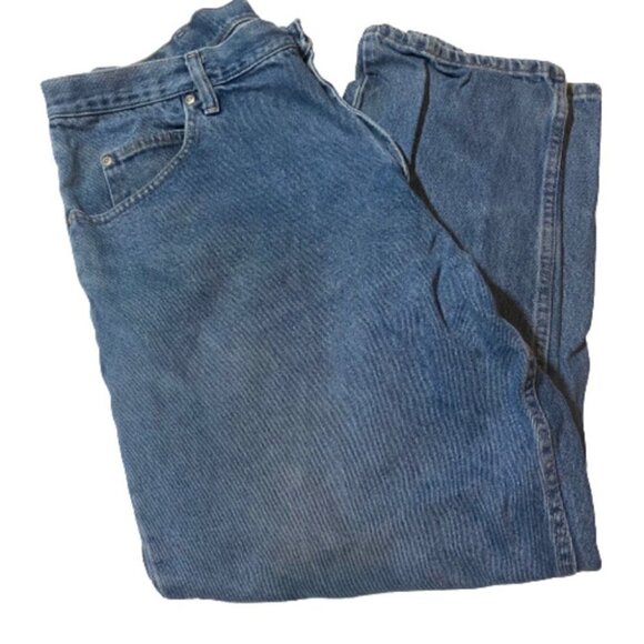 Men’s Wrangler Medium Wash Relaxed Fit Blue Jeans - Picture 1 of 6